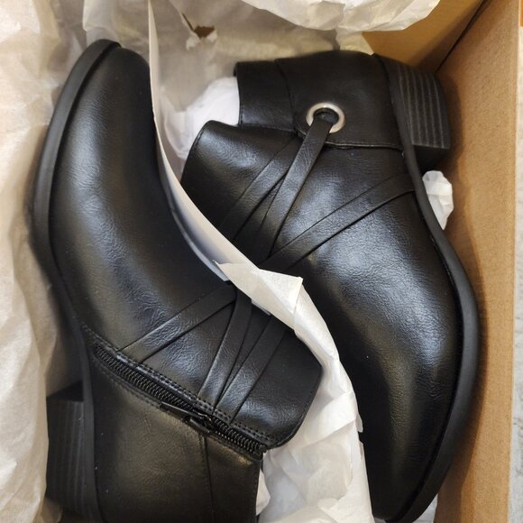 LifeStride Amara Western Booties Black Faux Leather from Macy’s C007 - Picture 9 of 10